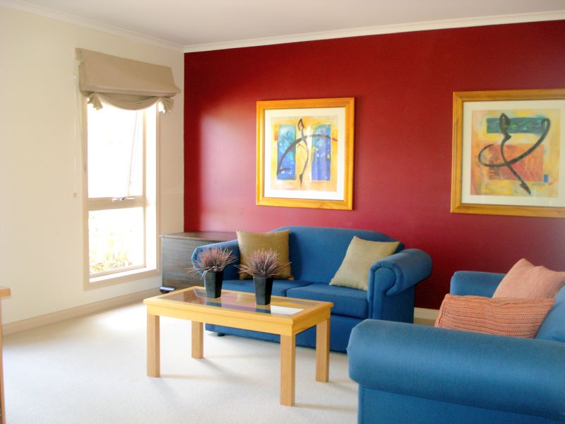 Three Bedrooms Plus Study- Close to University Picture