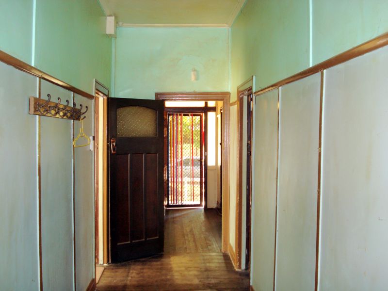 Potential Plus in Quiet Central South Location Picture 2