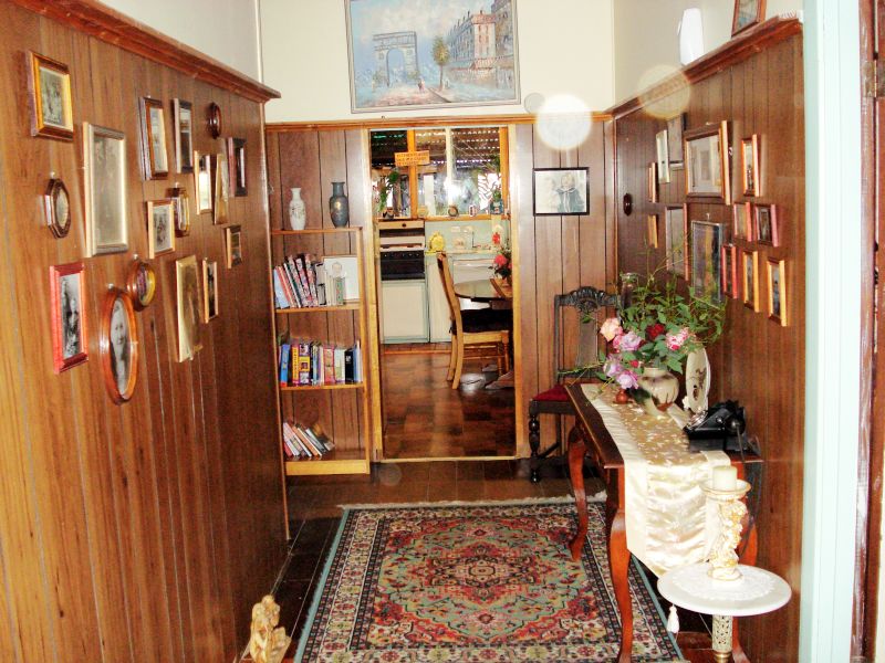 Large Home on Huge Allotment - 2300m2 (Approx) Picture 3