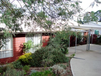 Immaculate Home On Quarter Acre With Swimming Pool Picture