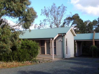 Parkland Living Close to City Picture