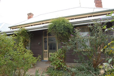 Classic High Victorian - Four Bedrooms - 1003m2 Block - Central Location Picture