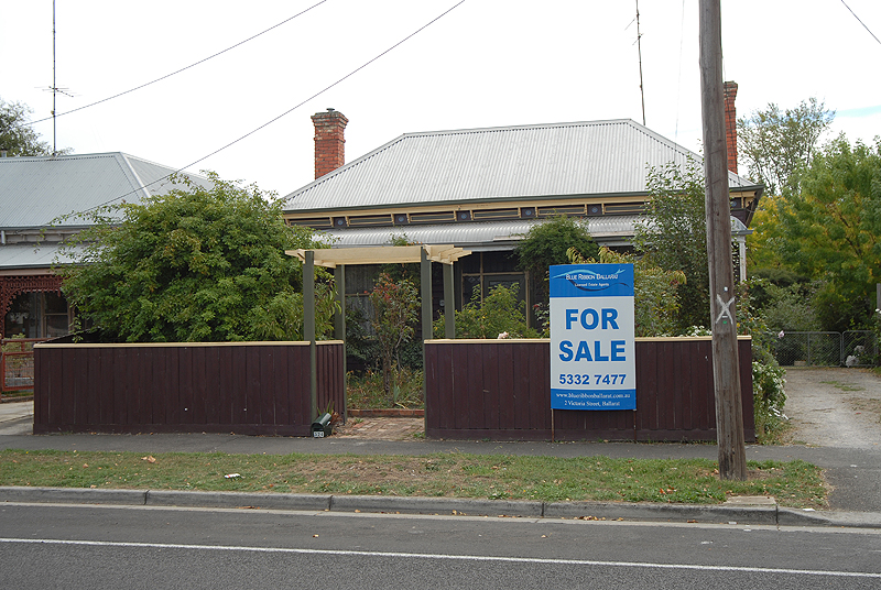 Classic High Victorian - Four Bedrooms - 1003m2 Block - Central Location Picture 2