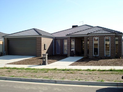 A Contemporary Style 3 or 4 Bedroom Home in Canadian Picture