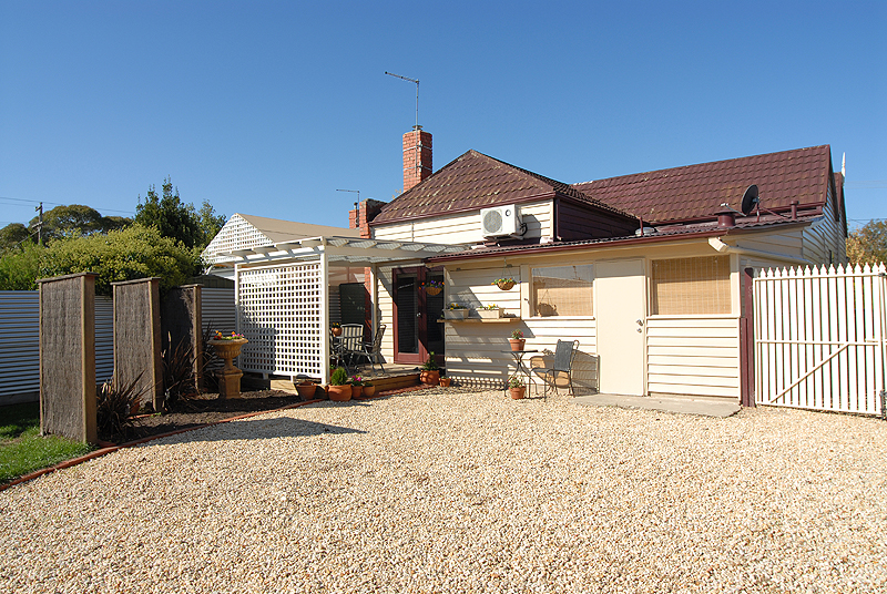 A Home That Has Been Loved for its Style, Comfort and Central Position Picture 3