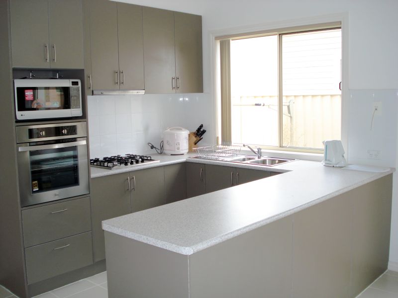 Near New Spaciously Designed Townhouse Picture 2