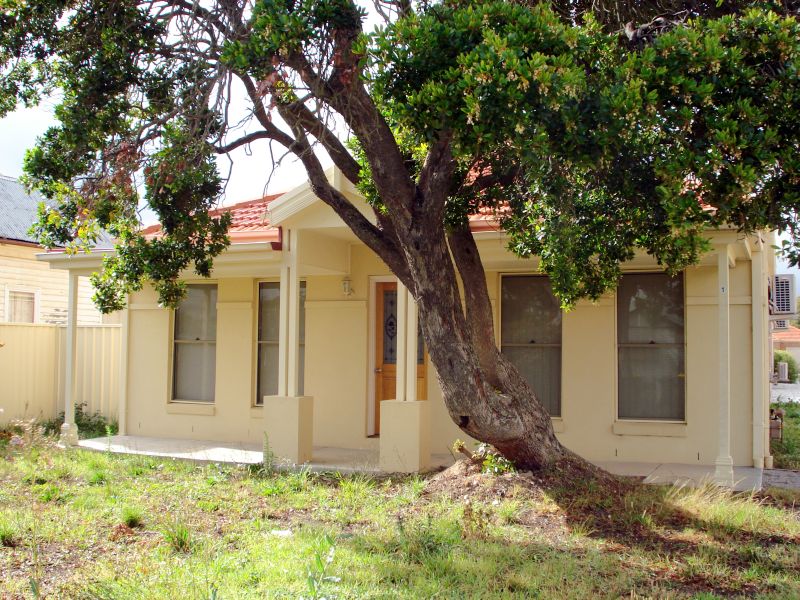 Near New Spaciously Designed Townhouse Picture 1