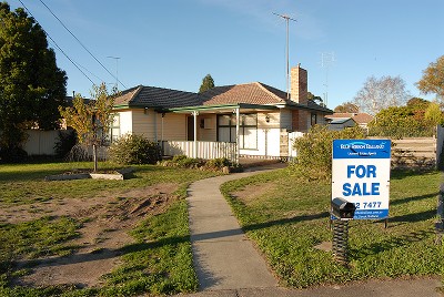 Family Friendly Home with Large Four Car Garage Picture
