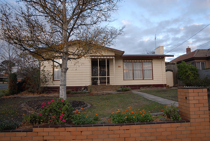 Warm Homely Feel from the Moment you Step Inside Picture 1