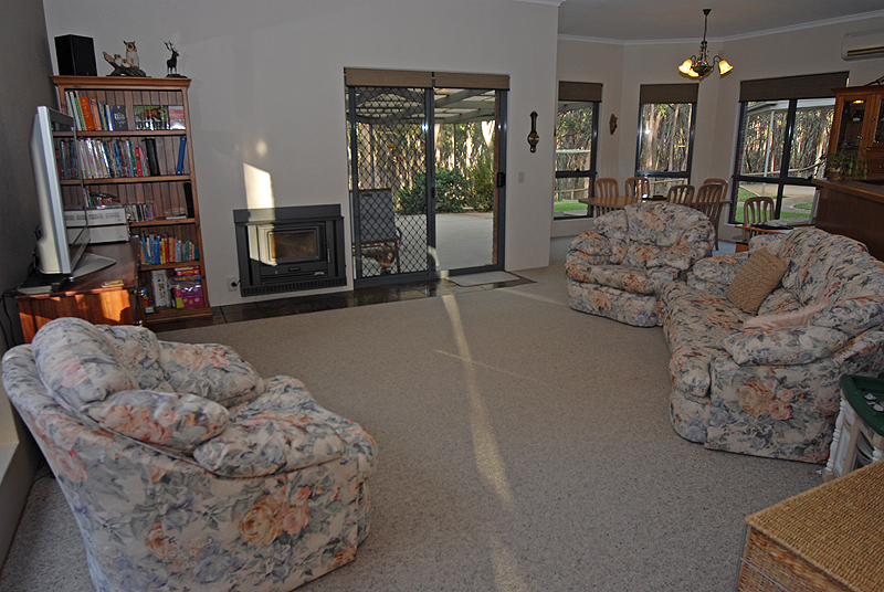 Stunning Split Level Architectural Home On 5 Acres Picture 3