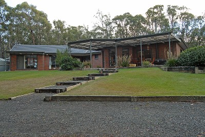 Stunning Split Level Architectural Home On 5 Acres Picture