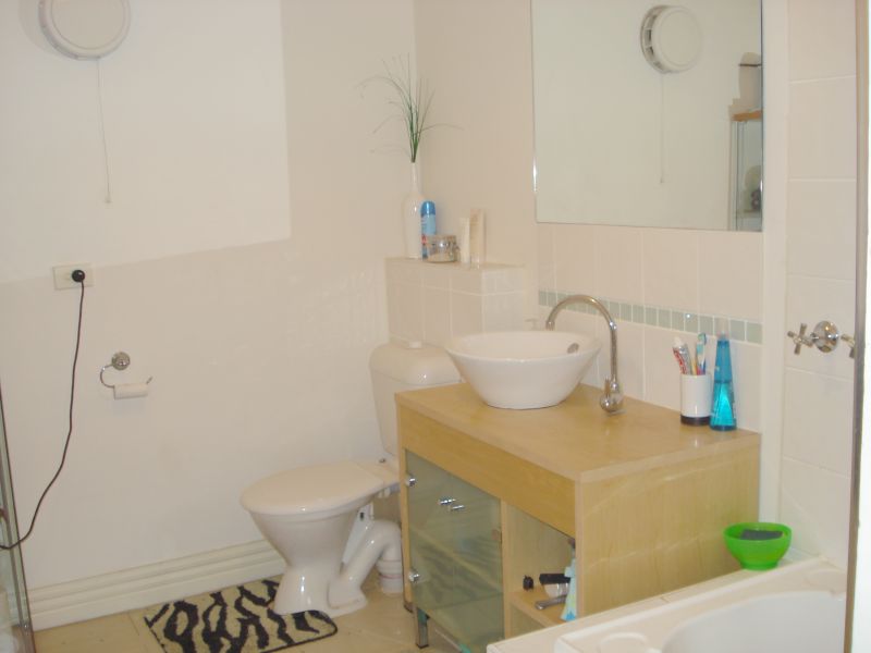 Renovated Victorian in Quiet Convenient North Location Picture 3