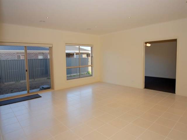 Impressive New Home in Quiet New Estate (FHOG of $36,500) Picture 2