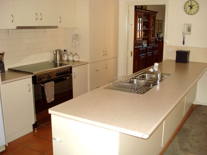 Free Flowing Design with Terrific Garaging Picture 3