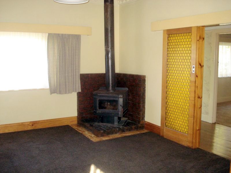 Spacious and Solid Family Home in Convenient Location Picture 2