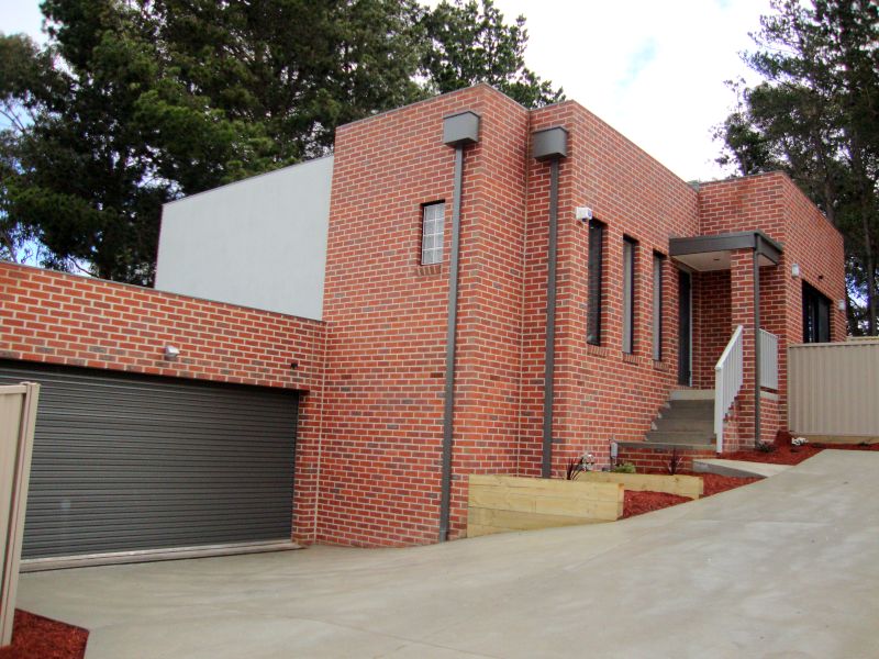 Boutique Townhouse with Spacious Living Picture 1