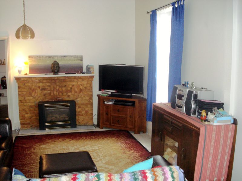 4 BEDROOMS PLUS SELF CONTAINED UNIT Picture 2