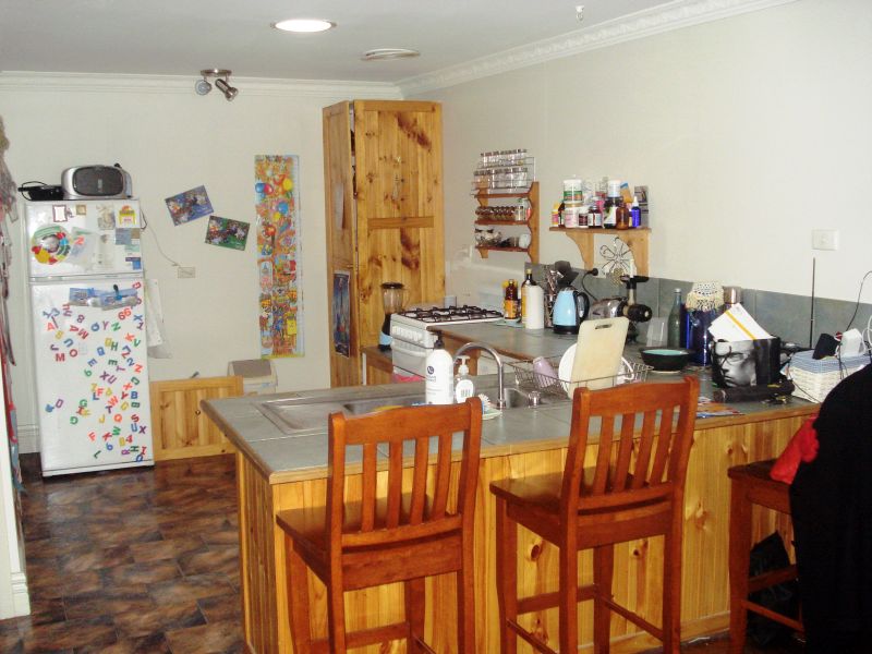 4 BEDROOMS PLUS SELF CONTAINED UNIT Picture 3