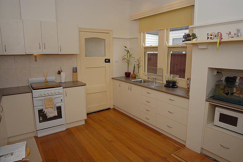 BEAUTIFUL FAMILY HOME IN BALLARAT Picture 2