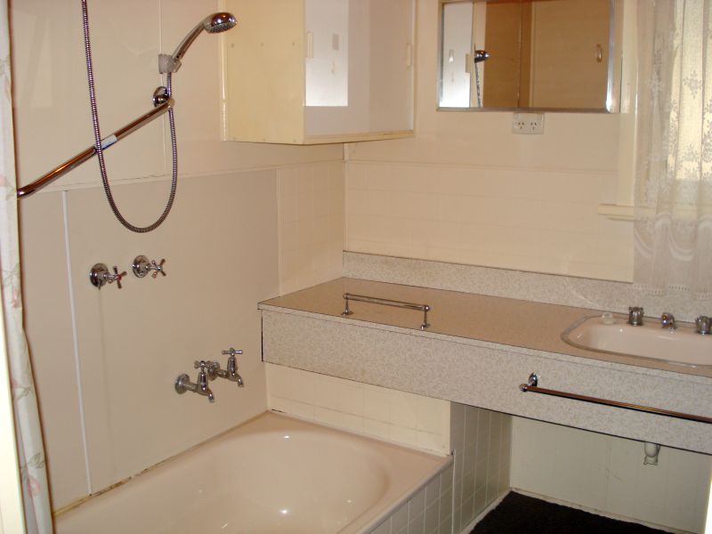 Solid One Owner Property - Close to Shops and Schools Picture 3