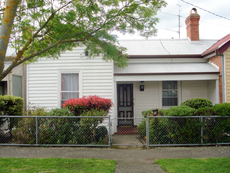 Opportunity to Renovate Close to the City Centre Picture 1