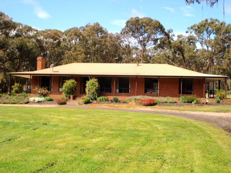 Spacious Family Home on Five Acres Picture 1