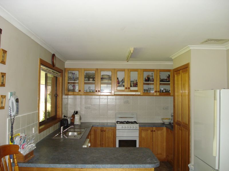 Spacious Family Home on Five Acres Picture 3