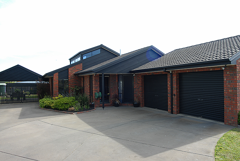 Immaculately Presented Family Home With Loads Of Space Picture 2