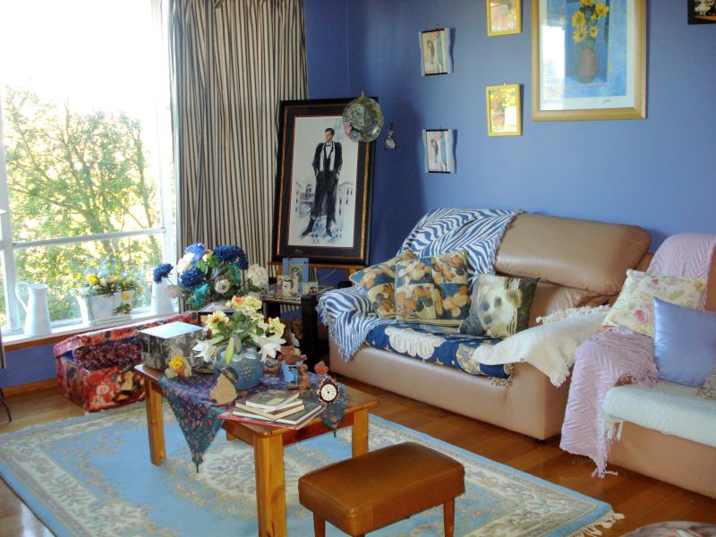 Neat Home With Lovely Private Garden Picture 2