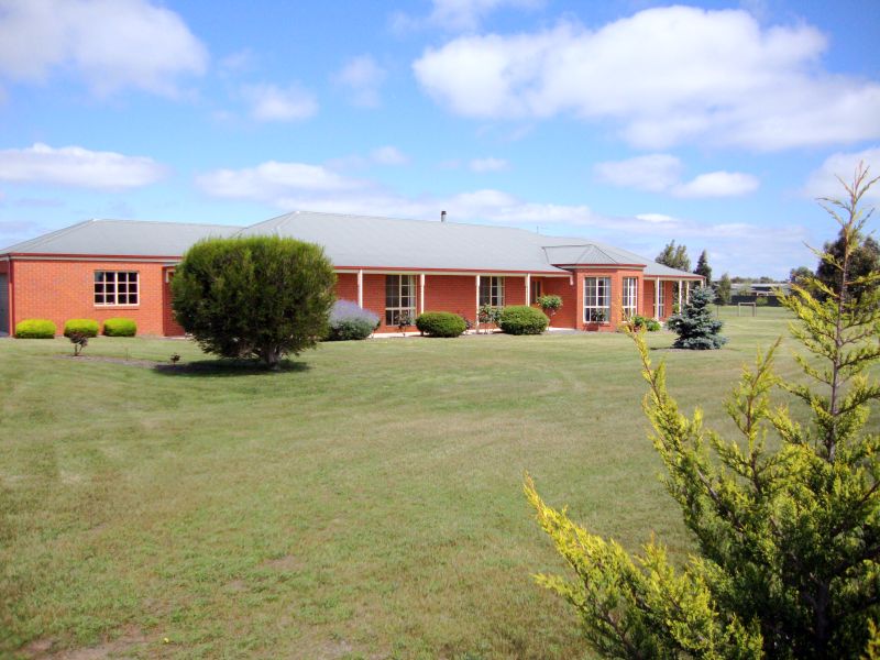 Acreage Living on the City Fringe of Ballarat Picture 2