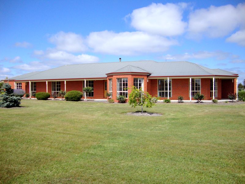 Acreage Living on the City Fringe of Ballarat Picture 1
