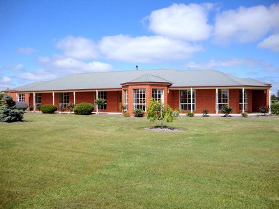 Acreage Living on the City Fringe of Ballarat Picture