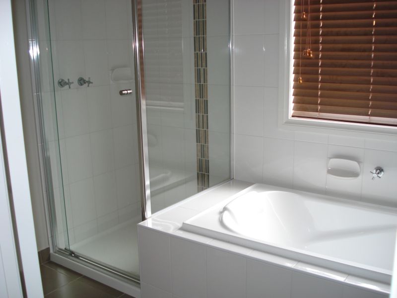 AS NEW THREE BEDROOM HOME Picture 3