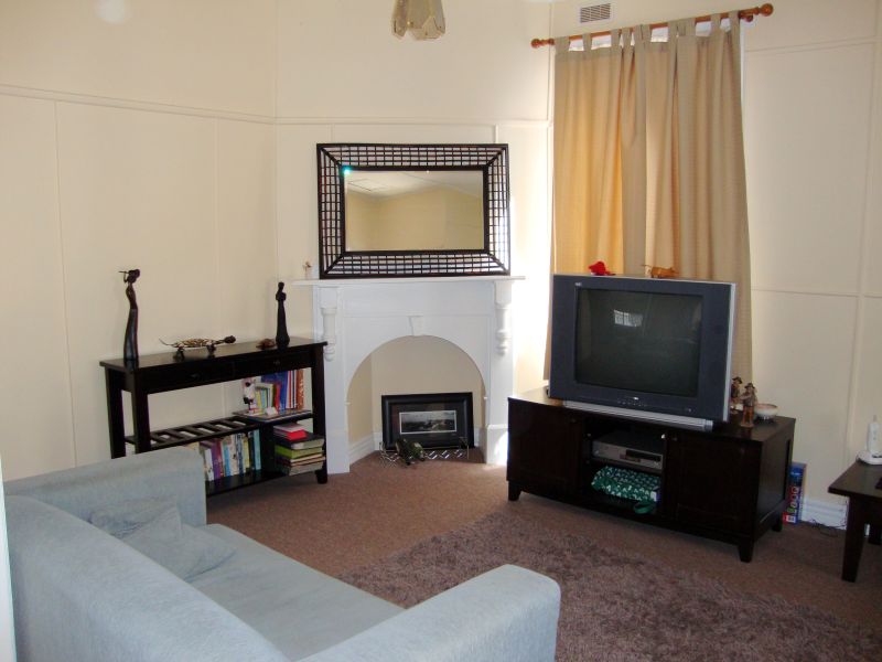 Central South Location - Tree Lined Street Picture 2