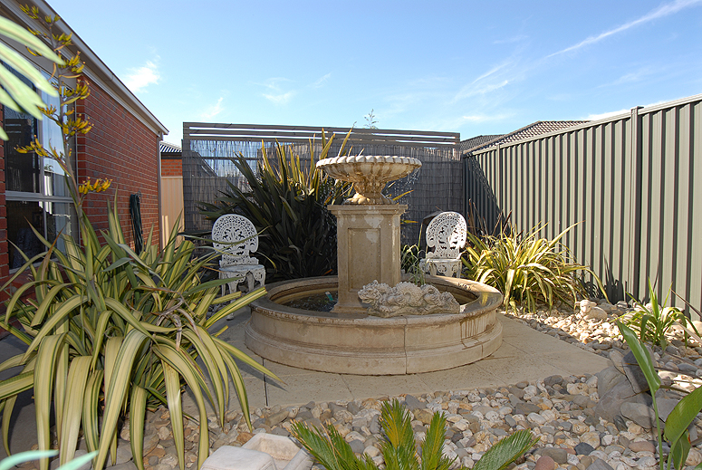 Family Home with Five Bedrooms Picture 2