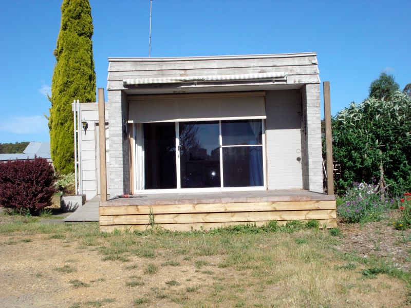 COMFORTABLE BUNGALOW Picture 1