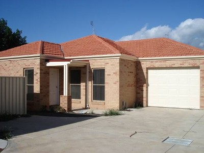 SPACIOUSLY DESIGNED TOWNHOUSE Picture SPACIOUSLY DESIGNED TOWNHOUSE Picture