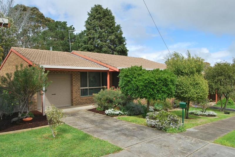 Spacious, Neat and Tidy Townhouse Picture 1