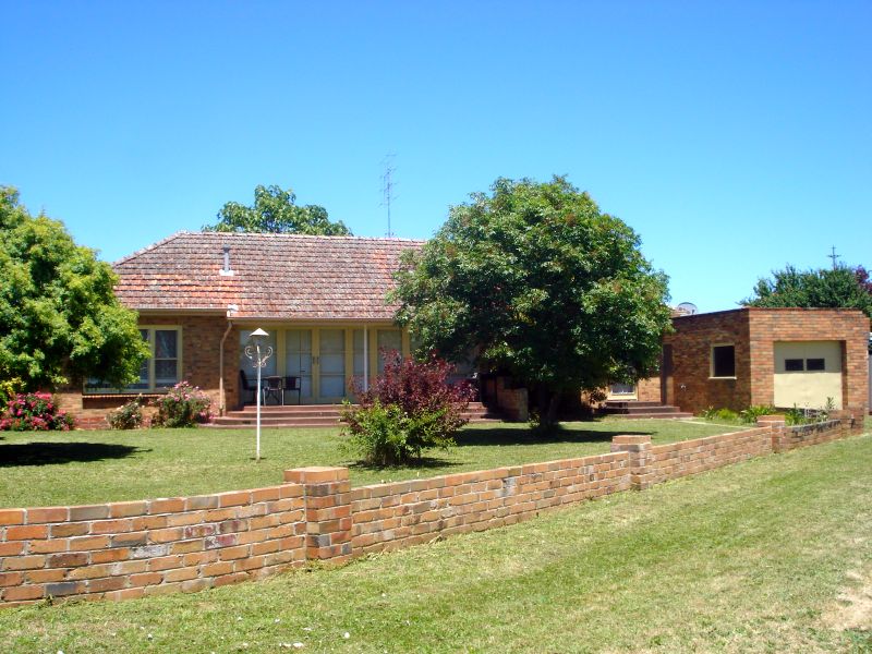 Well Maintained Family Home - Handy to Shops And Transport Picture 1