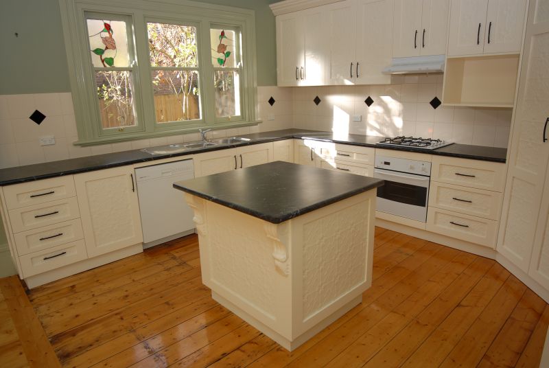 MAGNIFICENT HOME IN NORTH LOCATION Picture 2
