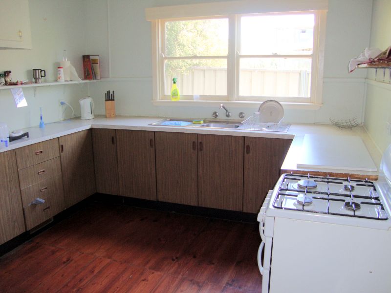 Investment Opportunity - Close to CBD & Easy Access to Uni Picture 3