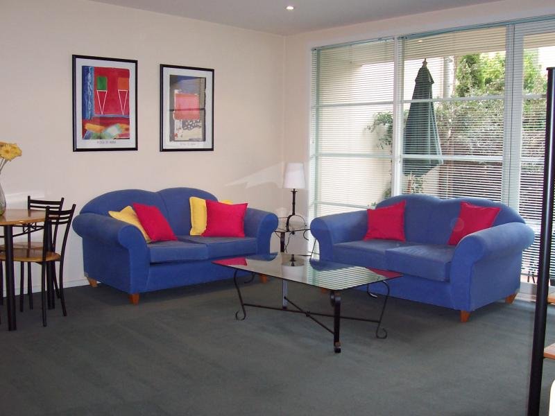 FULLY FURNISHED Picture 1