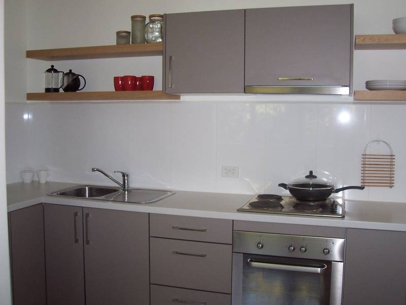 FULLY FURNISHED - AVAILABLE NOW Picture 2