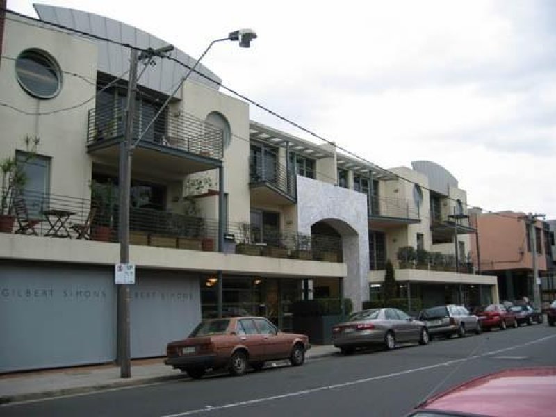 FULLY FURNISHED - AVAILABLE NOW Picture 1