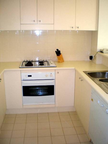 FULLY FURNISHED - AVAILABLE 20TH AUGUST Picture 2