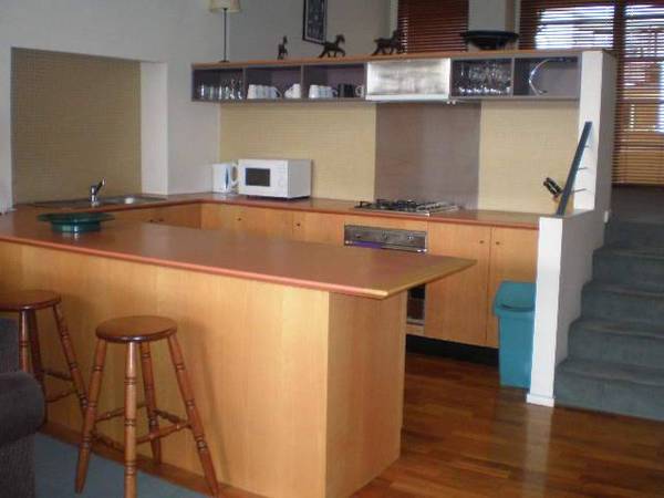 FULLY FURNISHED - AVAILABLE 7TH FEBRUARY Picture 3