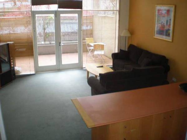 FULLY FURNISHED - AVAILABLE 7TH FEBRUARY Picture 2