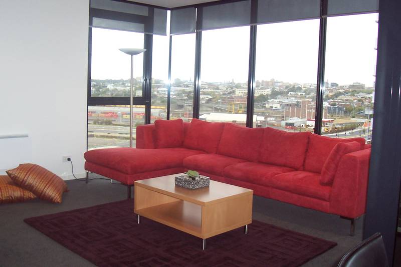 FULLY FURNISHED - AVAILABLE 25TH FEBRUARY Picture 3