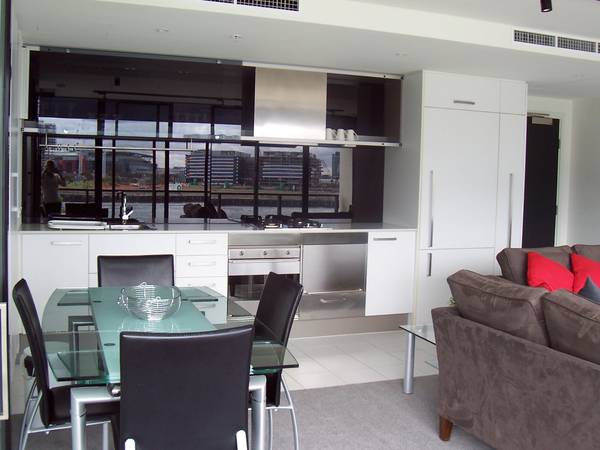 FULLY FURNISHED - AVAILABLE 20TH FEBRUARY Picture 3