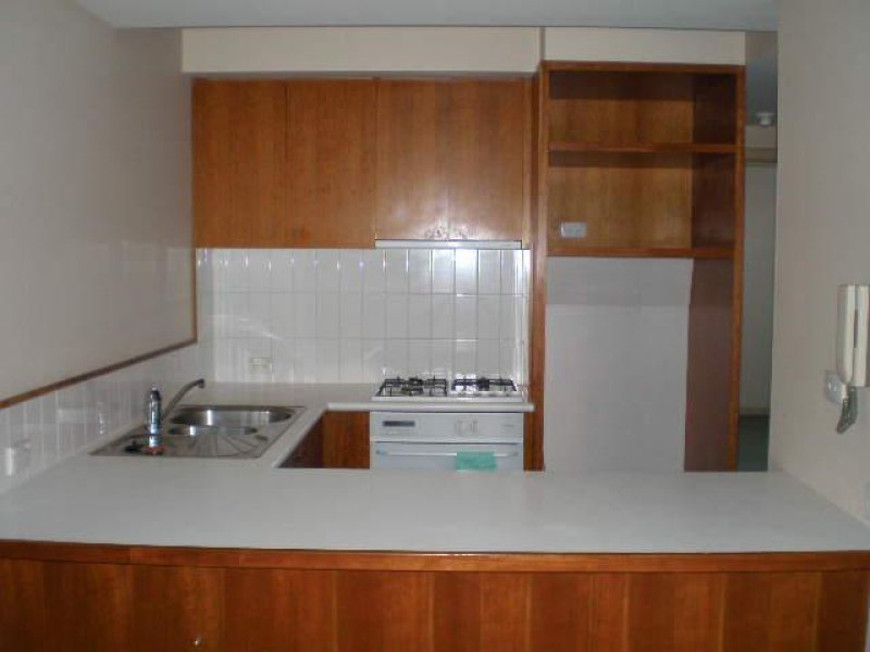 SPACIOUS 2 BEDROOM - AVAILABLE NOW Picture 2